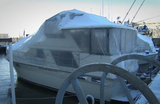 Yacht Living: Couple braves the Chicago winter aboard a boat