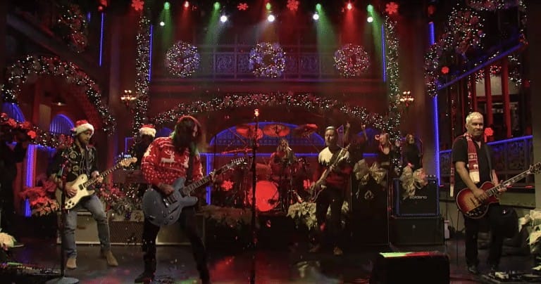 Watch the Foo Fighters Christmas Medley on Saturday Night Live Watch the Foo Fighters Christmas Medley on Saturday Night Live