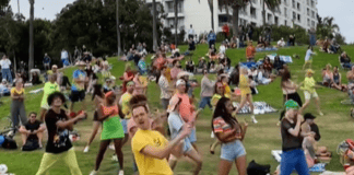 Bob’s Dance Shop brings back the Flash Mob with the ‘Flash Bob’ Bob's Dance Shop brings back the Flash Mob with the Flash Bob