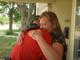 Disabled Marine Corps veteran steps out of his wheelchair and surprises his wife Marine Corps veteran steps out of wheelchair to surprise wife