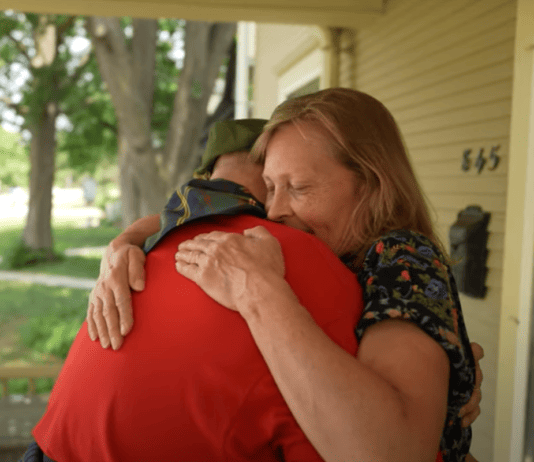 Disabled Marine Corps veteran steps out of his wheelchair and surprises his wife Marine Corps veteran steps out of wheelchair to surprise wife